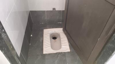 Bathroom Image of 600 Sq.ft 1 BHK Independent House for rent in Kharadi Pune for Rs. 24000