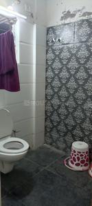 Bathroom Image of 950 Sq.ft 2 BHK Apartment / Flat for rent in Naktala Kolkata for Rs. 30000