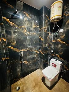Bathroom Image of 341 Sq.ft 1 RK Independent House for rent in DLF Independent Floors, DLF Phase 3 Gurgaon for Rs. 20000