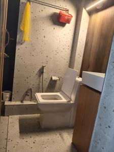 Bathroom Image of 1150 Sq.ft 2 BHK Apartment / Flat for rent in Lake Gardens Kolkata for Rs. 31000