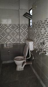 Bathroom Image of 650 Sq.ft 1 BHK Apartment / Flat for sale in Airport Gate no. 1 Kolkata for Rs. 1700000