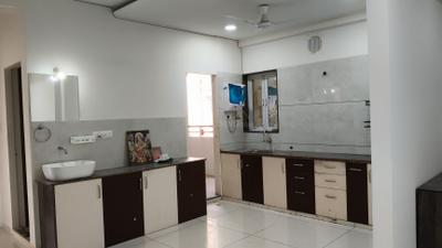 Kitchen Image of 1300 Sq.ft 3 BHK Apartment / Flat for rent in Maadhav Abhishek Alyssum, Sama Savli Vadodara for Rs. 22000
