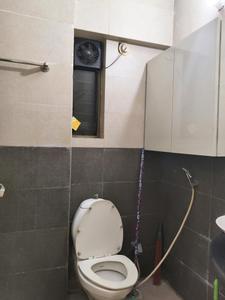 Common Bathroom Image of 2000 Sq.ft 3 BHK Apartment / Flat for sale in Churchgate Mumbai for Rs. 155000000