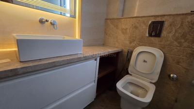 Bathroom Image of 1001 Sq.ft 2 BHK Independent House for rent in RWA Lajpat Nagar 4 Colonies, Lajpat Nagar New Delhi for Rs. 58500