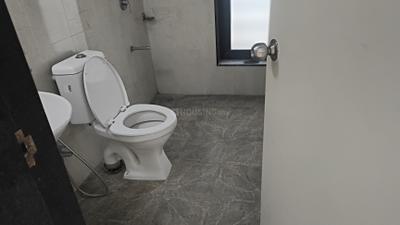Bathroom Image of 550 Sq.ft 1 BHK Apartment / Flat for rent in Vascon Citron, Wagholi Pune for Rs. 14500