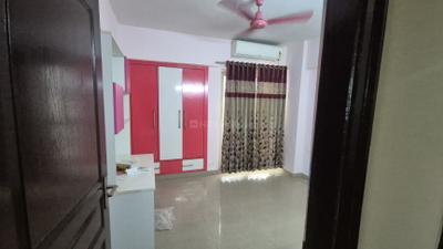 Bedroom Image of 1600 Sq.ft 3 BHK Apartment / Flat for rent in Sethi Max Royal, Sector 76 Noida for Rs. 40000
