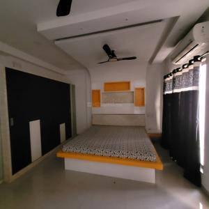 Bedroom Image of 2000 Sq.ft 4 BHK Apartment / Flat for rent in Earth Ambrosia, Vemali Vadodara for Rs. 45000