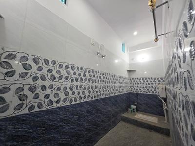 Bathroom Image of 1800 Sq.ft 2 BHK Builder Floor for rent in Krishna Nagar Lucknow for Rs. 25000