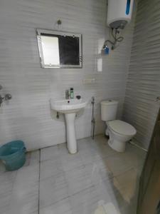 Bathroom Image of 1650 Sq.ft 3 BHK Apartment / Flat for rent in Omaxe Residency II, Arjunganj Lucknow for Rs. 35000