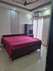 Bedroom Image of 1600 Sq.ft 3 BHK Apartment / Flat for rent in Sethi Max Royal, Sector 76 Noida for Rs. 48000