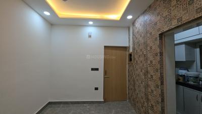 Living Room Image of 650 Sq.ft 2 BHK Apartment / Flat for rent in Pitampura New Delhi for Rs. 25500
