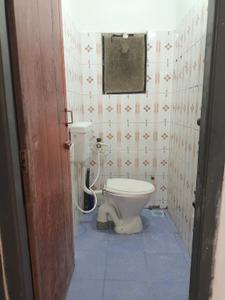 Bathroom Image of 600 Sq.ft 1 BHK Independent House for rent in Perungudi Chennai for Rs. 15000