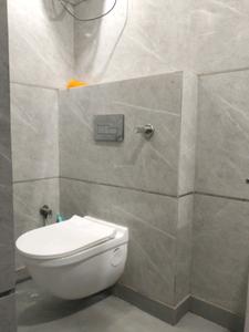 Common Bathroom Image of 450 Sq.ft 1 BHK Builder Floor for rent in Shalimar Bagh New Delhi for Rs. 22000