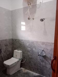 Bathroom Image of 700 Sq.ft 1 BHK Builder Floor for rent in Halanayakanahalli Bengaluru for Rs. 18000