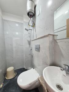 Bathroom Image of 300 Sq.ft 1 RK Apartment / Flat for rent in Mahalakshmi Nagar Indore for Rs. 12000