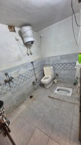 Bathroom Image of 550 Sq.ft 1 BHK Independent House for rent in Rajrooppur Allahabad for Rs. 8000