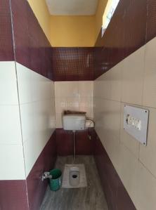 Bathroom Image of 2000 Sq.ft 3 BHK Independent House for rent in Kamla Nagar Rohtak for Rs. 9000