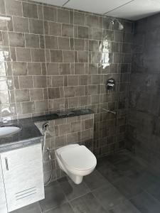 Bathroom Image of 2980 Sq.ft 4 BHK Apartment / Flat for rent in Casagrand Divinity, Okkiyampet Chennai for Rs. 41000