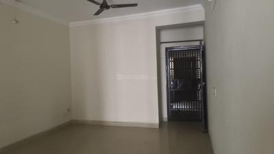 Living Room Image of 1700 Sq.ft 3 BHK Apartment / Flat for rent in Paramount Symphony, Crossings Republik Ghaziabad for Rs. 24000