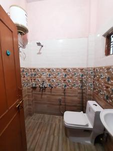 Bathroom Image of 1800 Sq.ft 2 BHK Builder Floor for rent in Gomti Nagar Lucknow for Rs. 25000