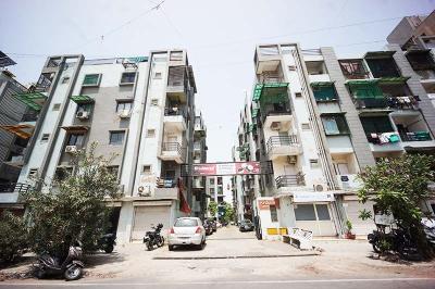 Building Image of 990 Sq.ft 2 BHK Apartment / Flat for sale in Arihant Plaza, New Ranip Ahmedabad for Rs. 4800000