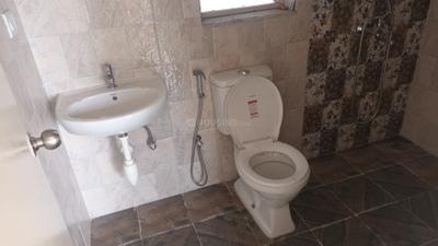 Bathroom Image of 580 Sq.ft 1 BHK Apartment / Flat for sale in Mahindra Happinest Kalyan Project A, Bhiwandi Thane for Rs. 3400000