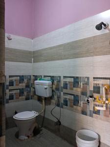 Common Bathroom Image of 600 Sq.ft 1 BHK Independent House for rent in Sector 81 Noida for Rs. 12000
