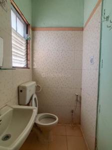 Bathroom Image of 1000 Sq.ft 2 BHK Apartment / Flat for rent in Salisbury Park Pune for Rs. 35000