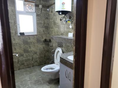 Bathroom Image of 2002 Sq.ft 3 BHK Apartment / Flat for rent in Experion The Heartsong, Sector 108 Gurgaon for Rs. 60000