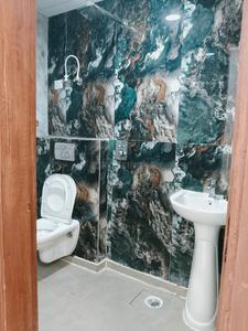 Bathroom Image of 1450 Sq.ft 3 BHK Apartment / Flat for sale in Capital Metro Height, Sector 72 Noida for Rs. 5299999