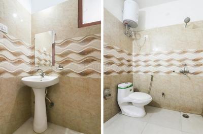 Bathroom Image of HOUSITIZE PG  in Sector 63, Noida