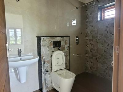 Bathroom Image of 2200 Sq.ft 4 BHK Independent House for sale in Pallikkara Kochi for Rs. 11500000
