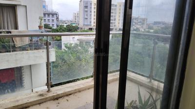 Balcony Image of 950 Sq.ft 2 BHK Apartment / Flat for rent in Vista Luxuria, Hadapsar Pune for Rs. 21000