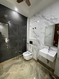 Bathroom Image of 800 Sq.ft 2 BHK Independent House for rent in Shalimar Bagh New Delhi for Rs. 31800
