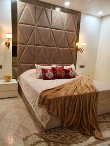 Bedroom Image of 2500 Sq.ft 4 BHK Builder Floor for sale in Mansarover Garden New Delhi for Rs. 45000000