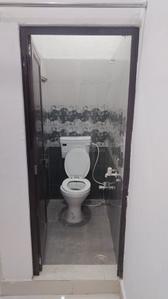 Bathroom Image of 600 Sq.ft 1 RK Duplex for rent in Gomti Nagar Lucknow for Rs. 3000