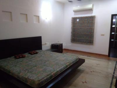 Bedroom Image of 4500 Sq.ft 4 BHK Builder Floor for rent in Panchsheel Park New Delhi for Rs. 275000