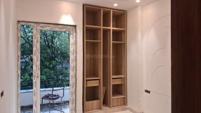 Bedroom Image of 1350 Sq.ft 3 BHK Builder Floor for sale in Safdarjung Enclave New Delhi for Rs. 44900000