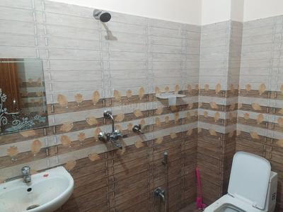 Bathroom Image of 800 Sq.ft 1 BHK Builder Floor for rent in Karaundi Varanasi for Rs. 6000