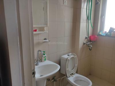 Bathroom Image of 1300 Sq.ft 2.5 BHK Apartment / Flat for rent in Puri Pratham, Sector 84 Faridabad for Rs. 27000