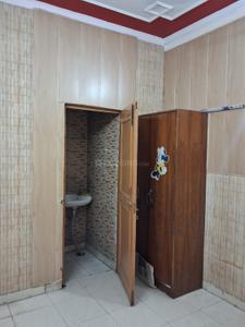 Bedroom Image of 1600 Sq.ft 3 BHK Builder Floor for rent in Pitampura New Delhi for Rs. 58000