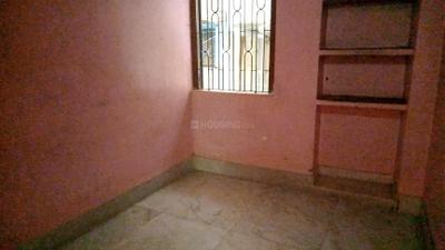 Bedroom Image of 610 Sq.ft 2 BHK Builder Floor for rent in Keshtopur Kolkata for Rs. 8500