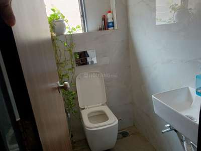 Bathroom Image of 850 Sq.ft 2 BHK Apartment / Flat for rent in Basant ParkHousing, Chembur Mumbai for Rs. 70000