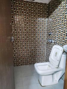Common Bathroom Image of 300 Sq.ft 1 RK Apartment / Flat for rent in Katwaria Sarai New Delhi for Rs. 15000