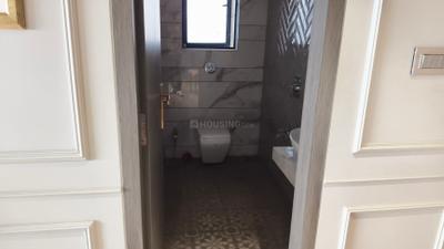 Image of 1150 Sq.ft 2.5 BHK Apartment / Flat for sale in Neumec Shreeji Towers, Antop Hill, Mumbai for Rs. 27000000