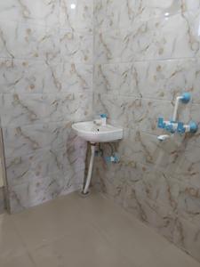 Bathroom Image of 2000 Sq.ft 3 BHK Builder Floor for rent in Sector 122 Noida for Rs. 35000