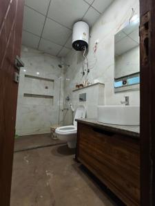 Bathroom Image of 1620 Sq.ft 3 BHK Builder Floor for rent in South City Floors 1, Sector 41 Gurgaon for Rs. 54500