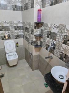 Bathroom Image of 950 Sq.ft 2 BHK Builder Floor for rent in Kolar Road Bhopal for Rs. 22000