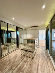 Bedroom Image of 6000 Sq.ft 4 BHK Duplex for sale in Juhu Mumbai for Rs. 420000000