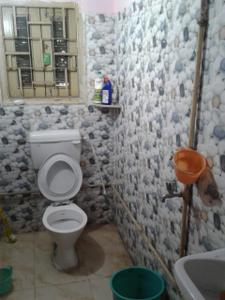 Bathroom Image of 700 Sq.ft 2 BHK Independent House for rent in Kankurgachi Kolkata for Rs. 20000